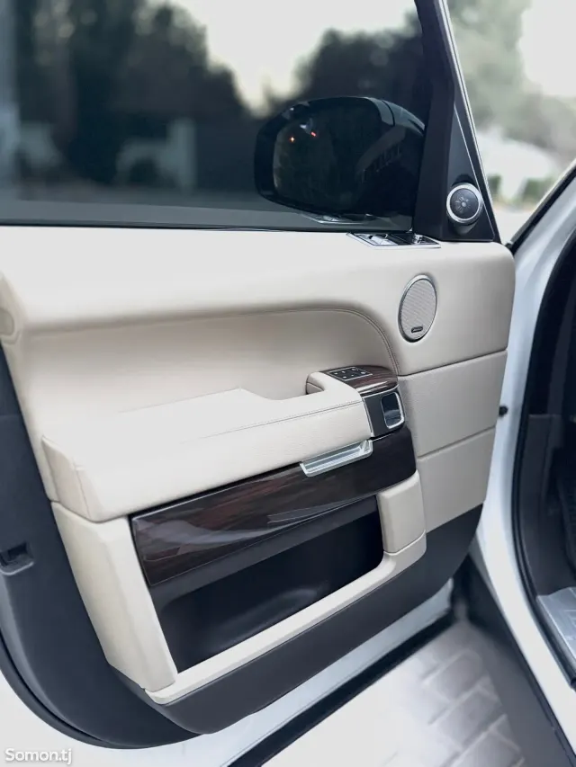 Land Rover Vogue 2015 · 4.4 AT