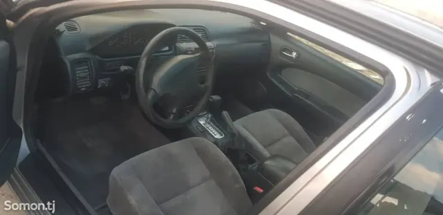Nissan Maxima 1998 · 3.0 AT
