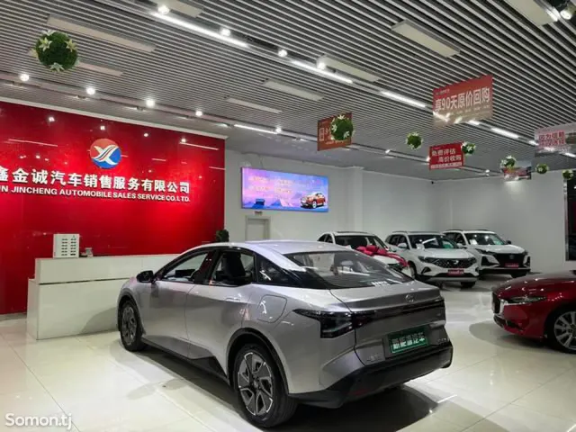 Toyota bZ3 2025 · AT