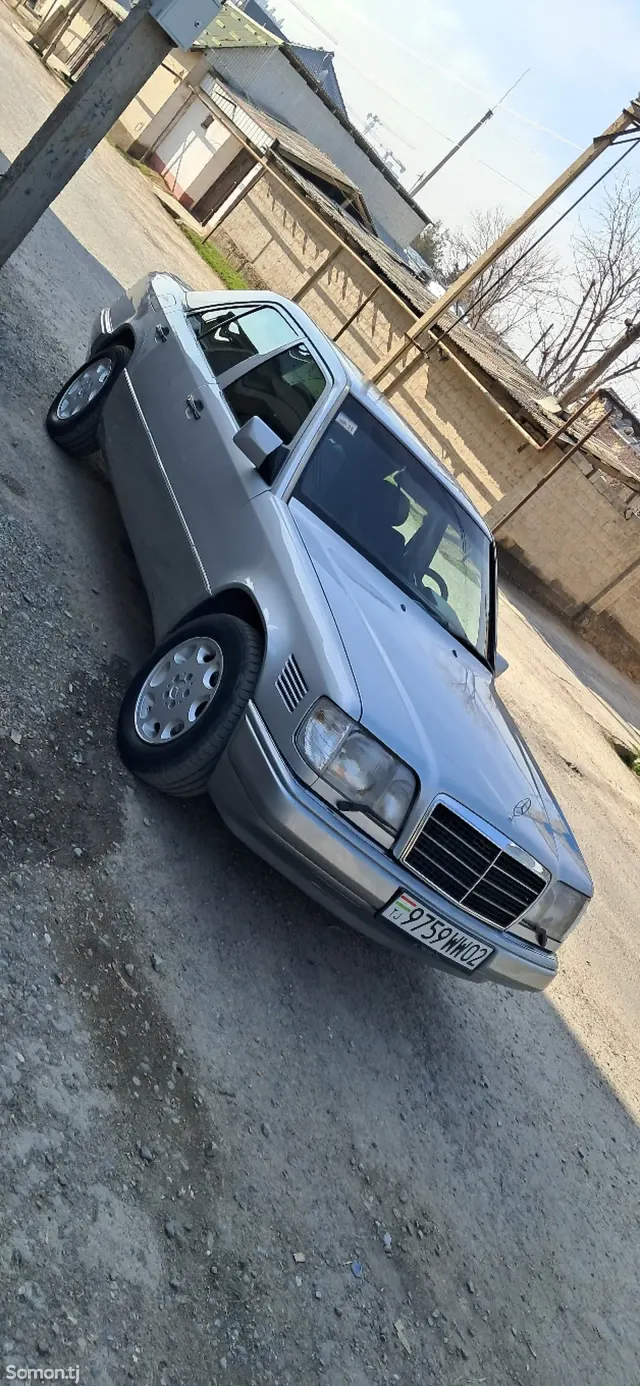 Mercedes-Benz W124 1993 · 2.5 MT