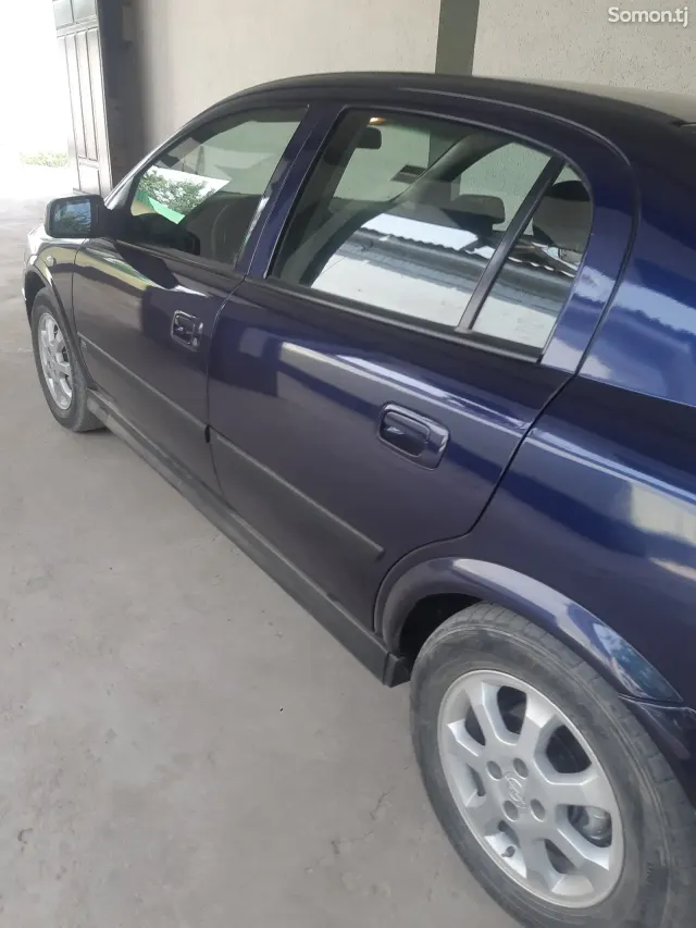 Opel Astra G 1999 · 1.6 MT