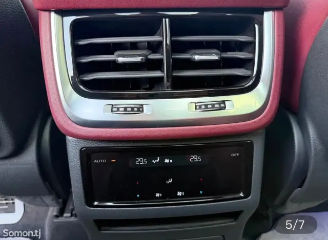 Hongqi E-HS9 2025 · AT