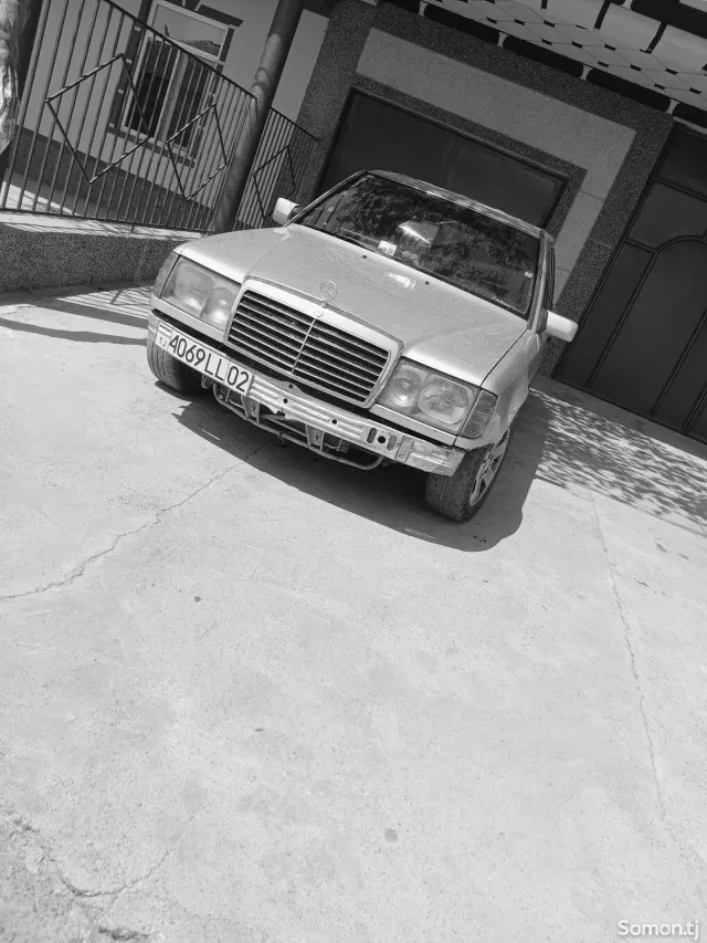 Mercedes-Benz W124 1993 · 2.0 MT