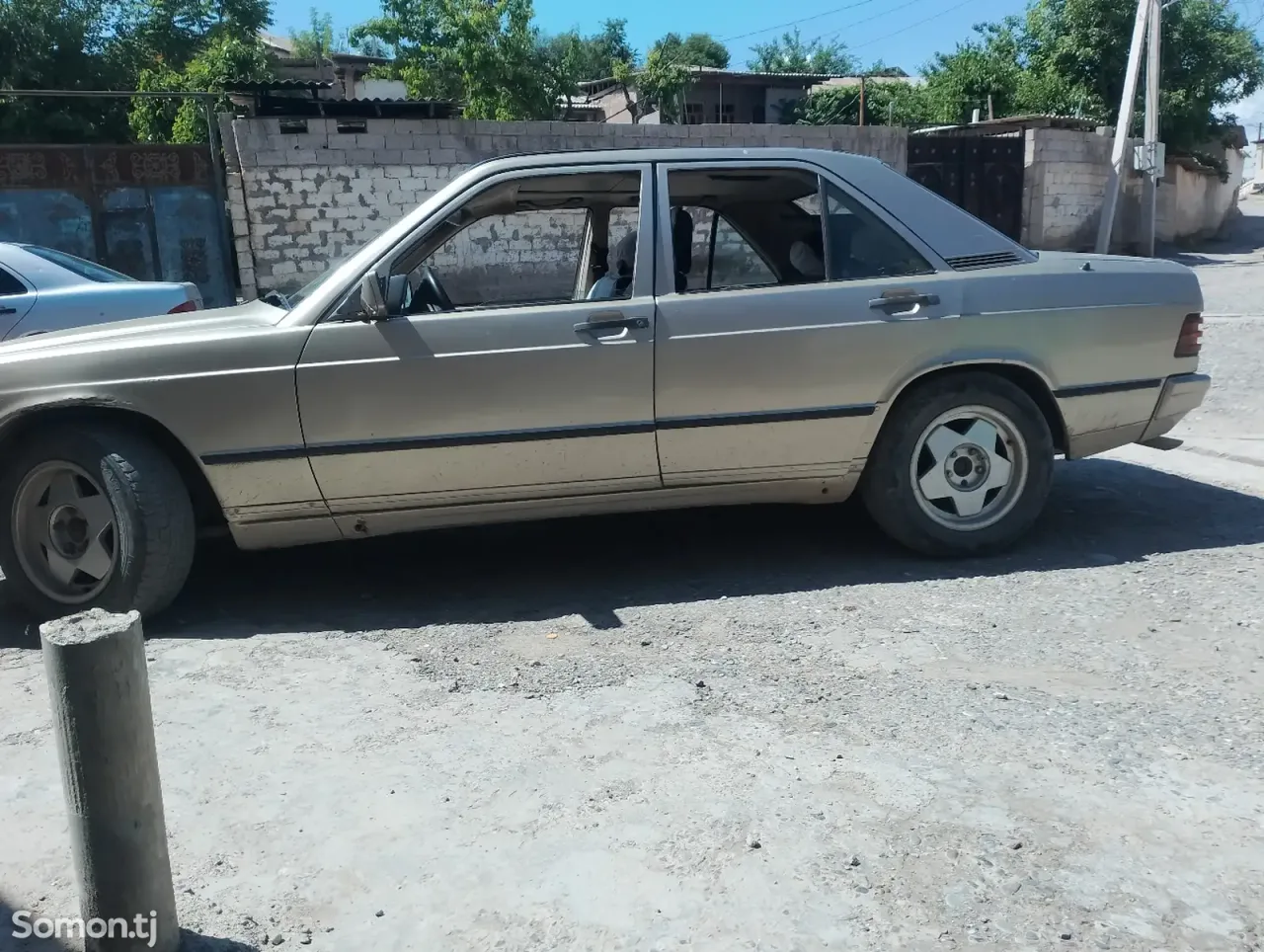Mercedes-Benz W201 1988 · 1.8 MT