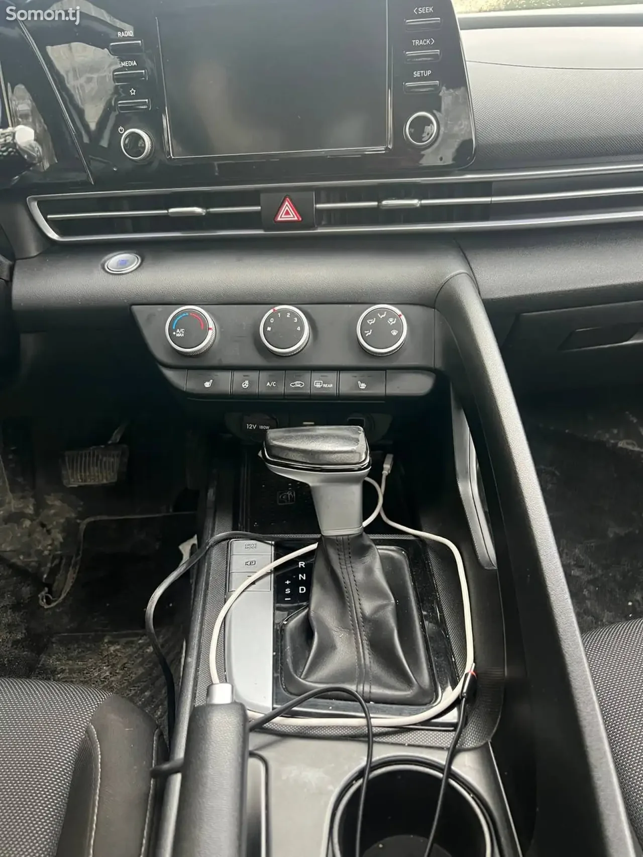 Hyundai Elantra 2023 · 2.0 AT