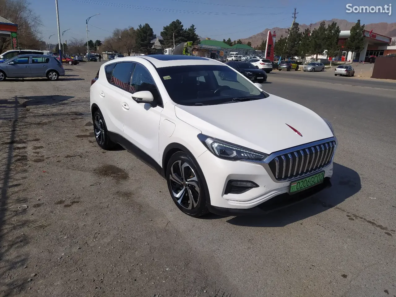 Hongqi E-HS3 2019 · AT