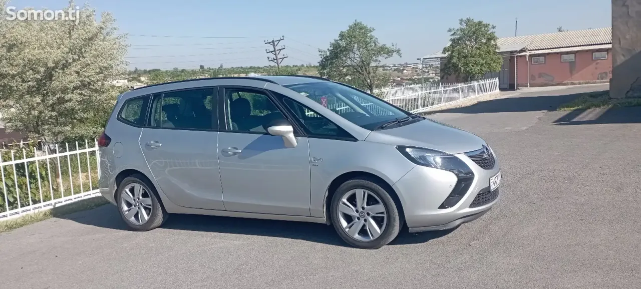 Opel Zafira 2015 · 1.4 AT
