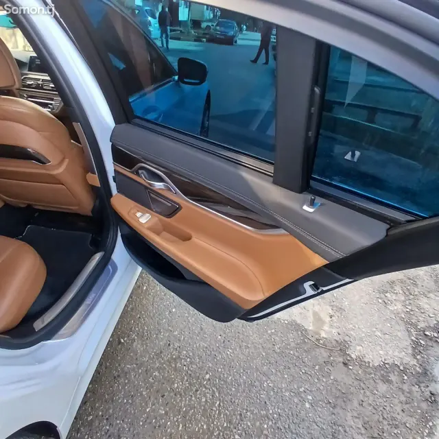 BMW 7 series 2017 · 3.0 AT