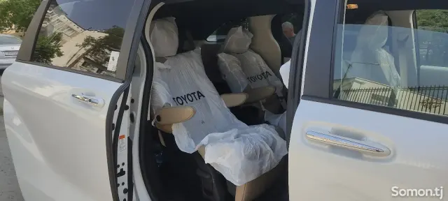 Toyota Sienna 2024 · 2.5 AT