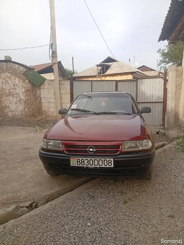 Opel Astra F 1993 · 1.6 MT