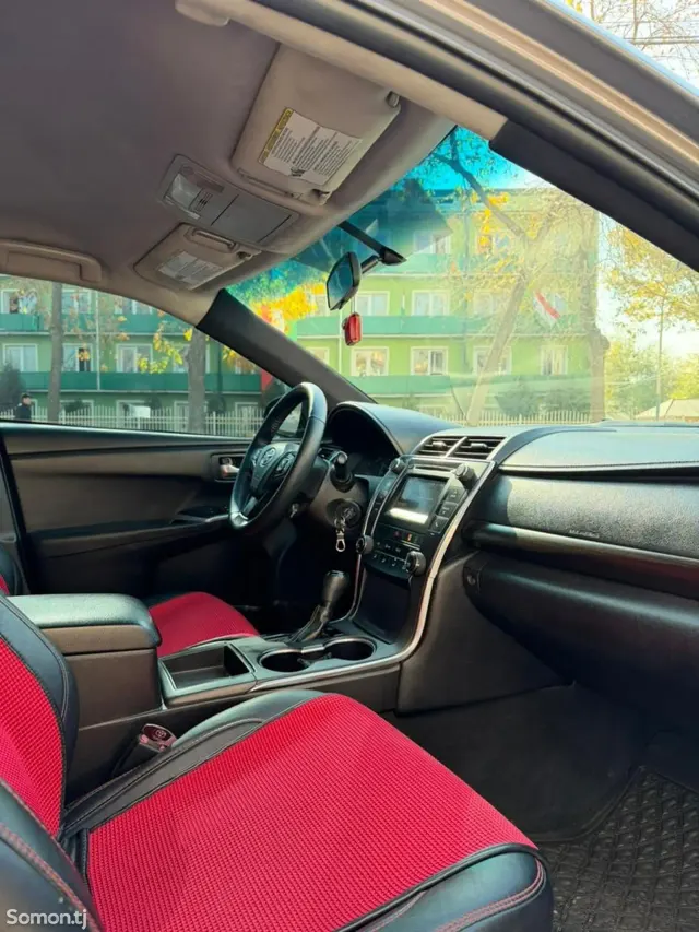 Toyota Camry 2017 · 2.5 AT