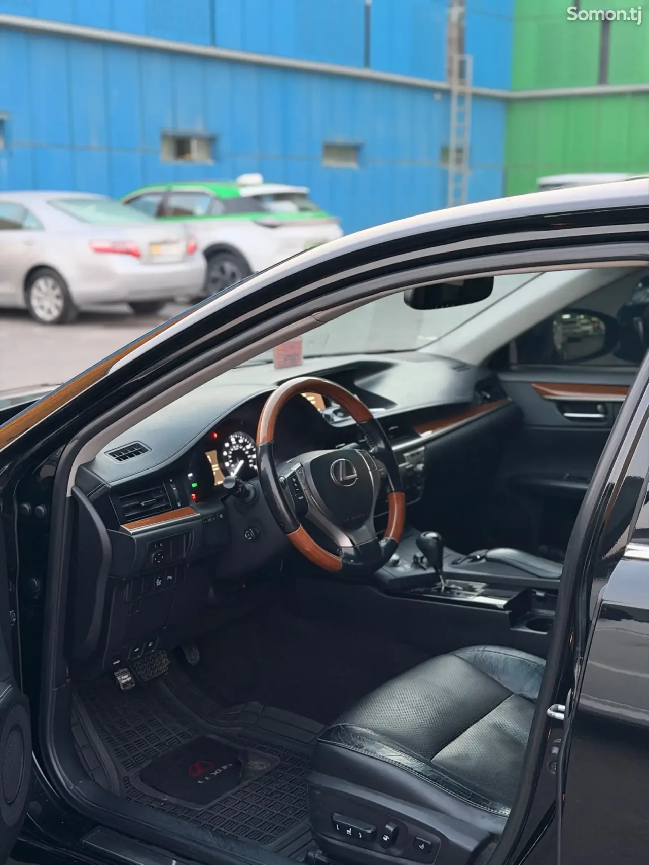Lexus ES series 2014 · 3.0 AT