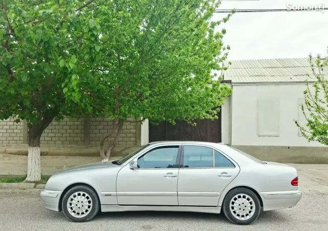 Mercedes-Benz E class 2000 · 2.4 AT