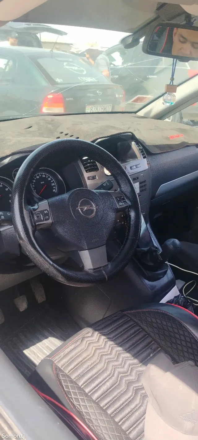 Opel Zafira 2007 · 1.8 MT