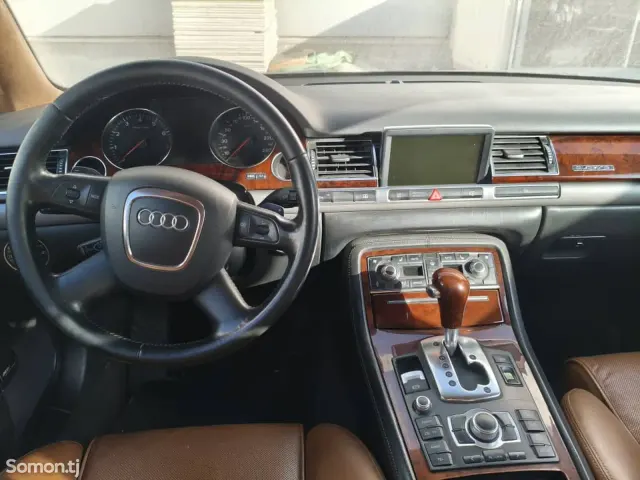 Audi A8 2005 · 2.1 AT
