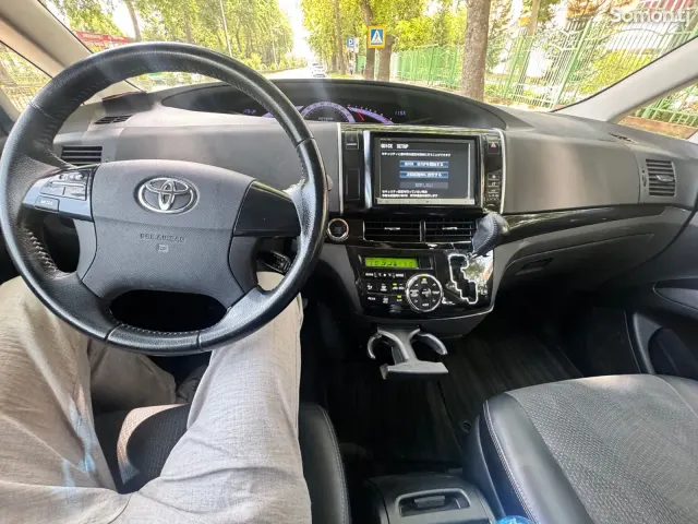 Toyota Estima 2014 · 2.4 AT