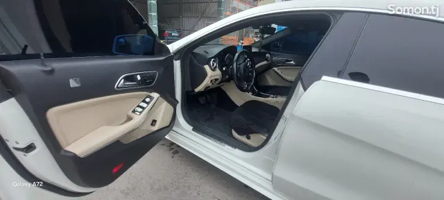 Mercedes-Benz CLA-Class 2015 · 2.0 AT