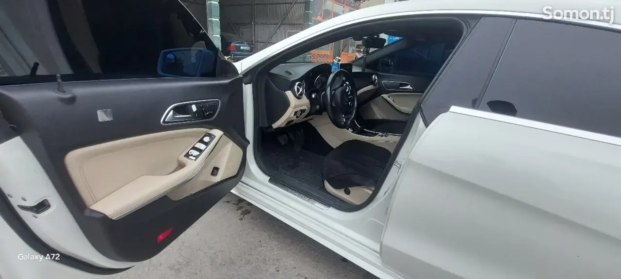 Mercedes-Benz CLA-Class 2015 · 2.0 AT