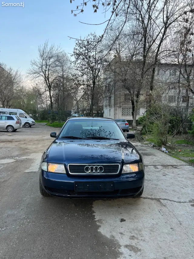 Audi A4 1996 · 2.0 MT