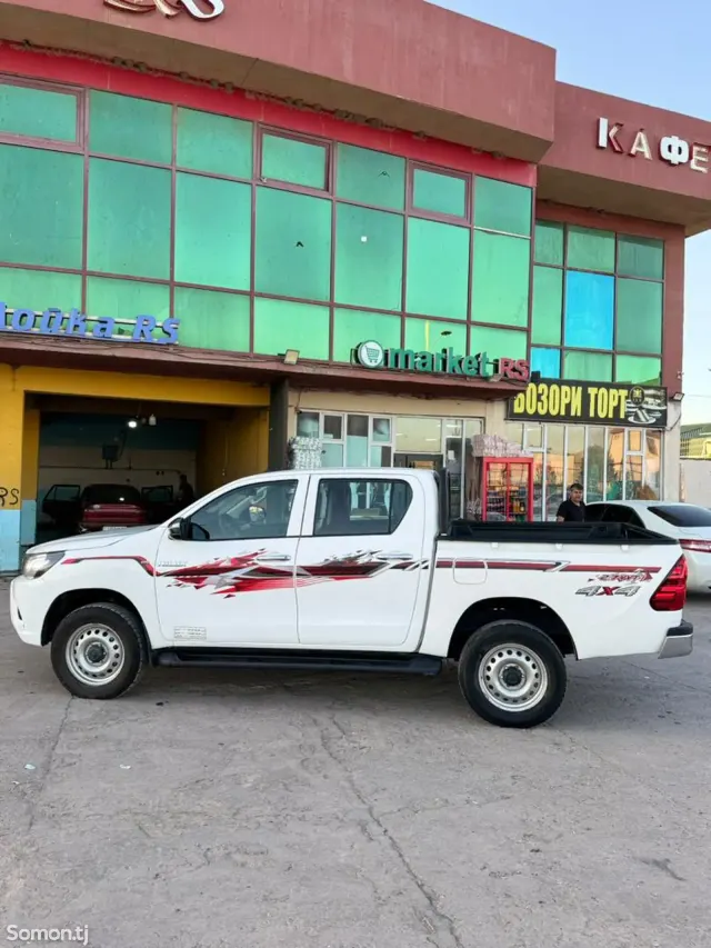 Toyota Hilux 2018 · 2.7 MT