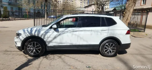 Volkswagen Tiguan 2021 · 2.0 AT