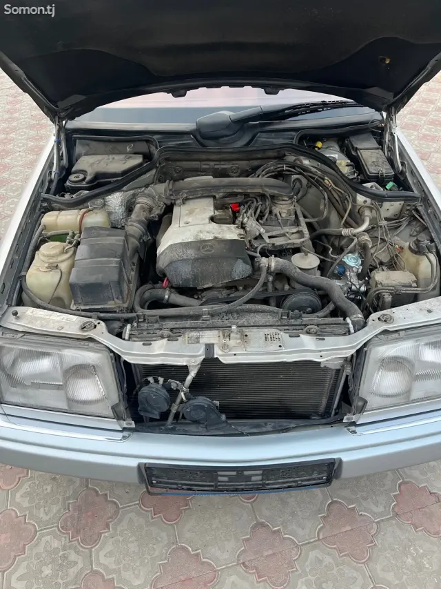 Mercedes-Benz W124 1994 · 2.3 AT