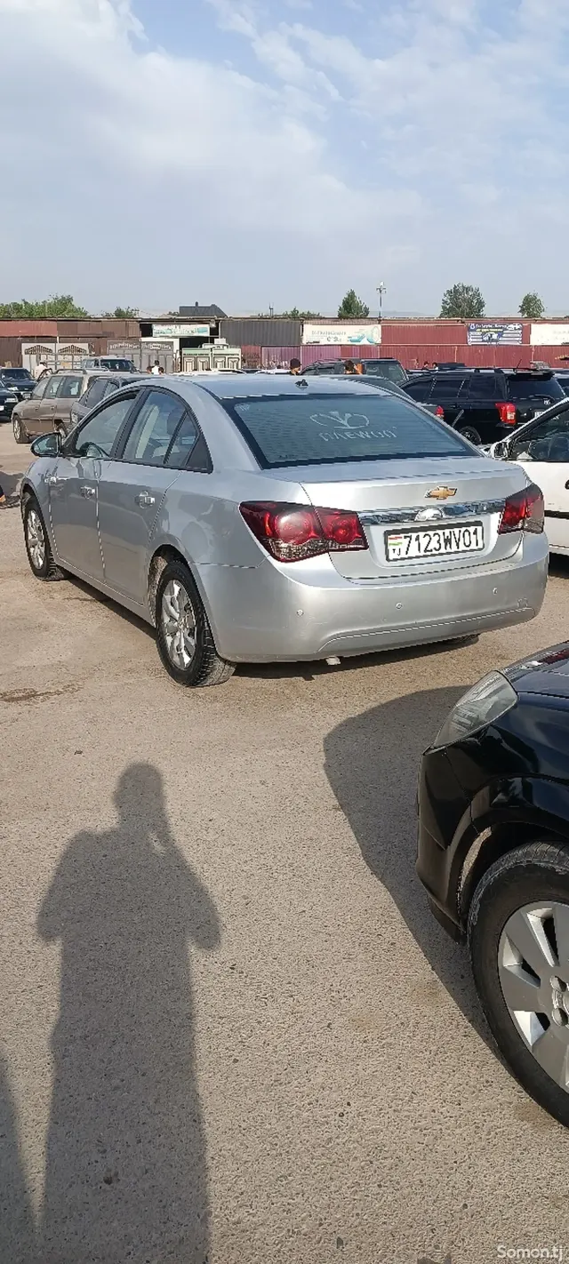 Chevrolet Cruze 2011 · 1.8 AT