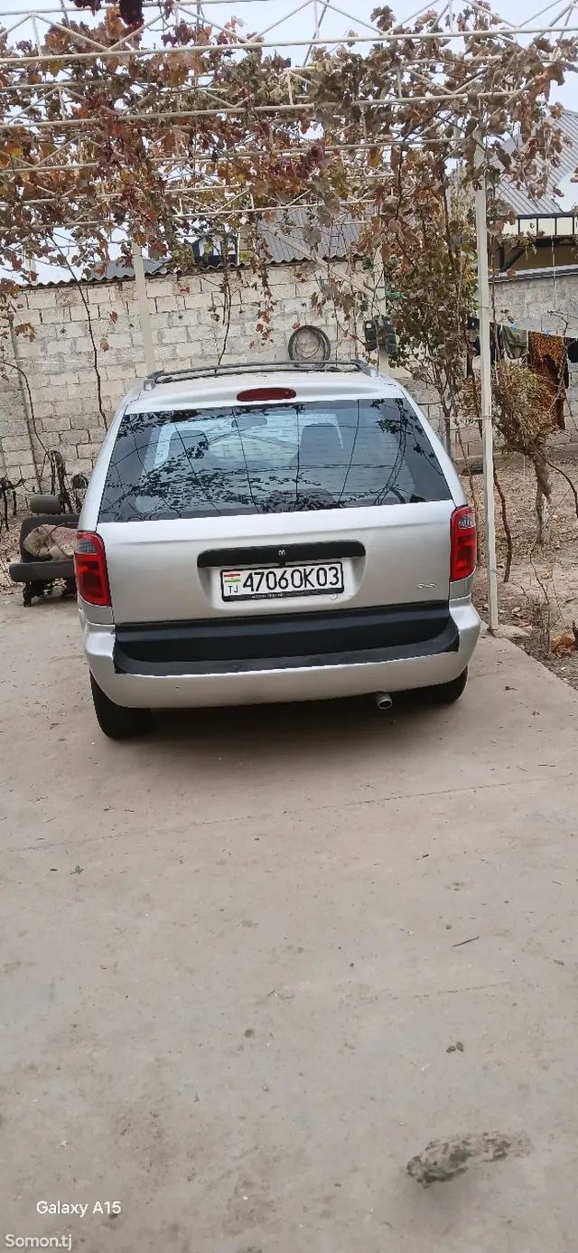 Dodge Caravan 2006 · 2.4 AT