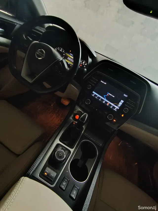 Nissan Maxima 2015 · 2.0 AT