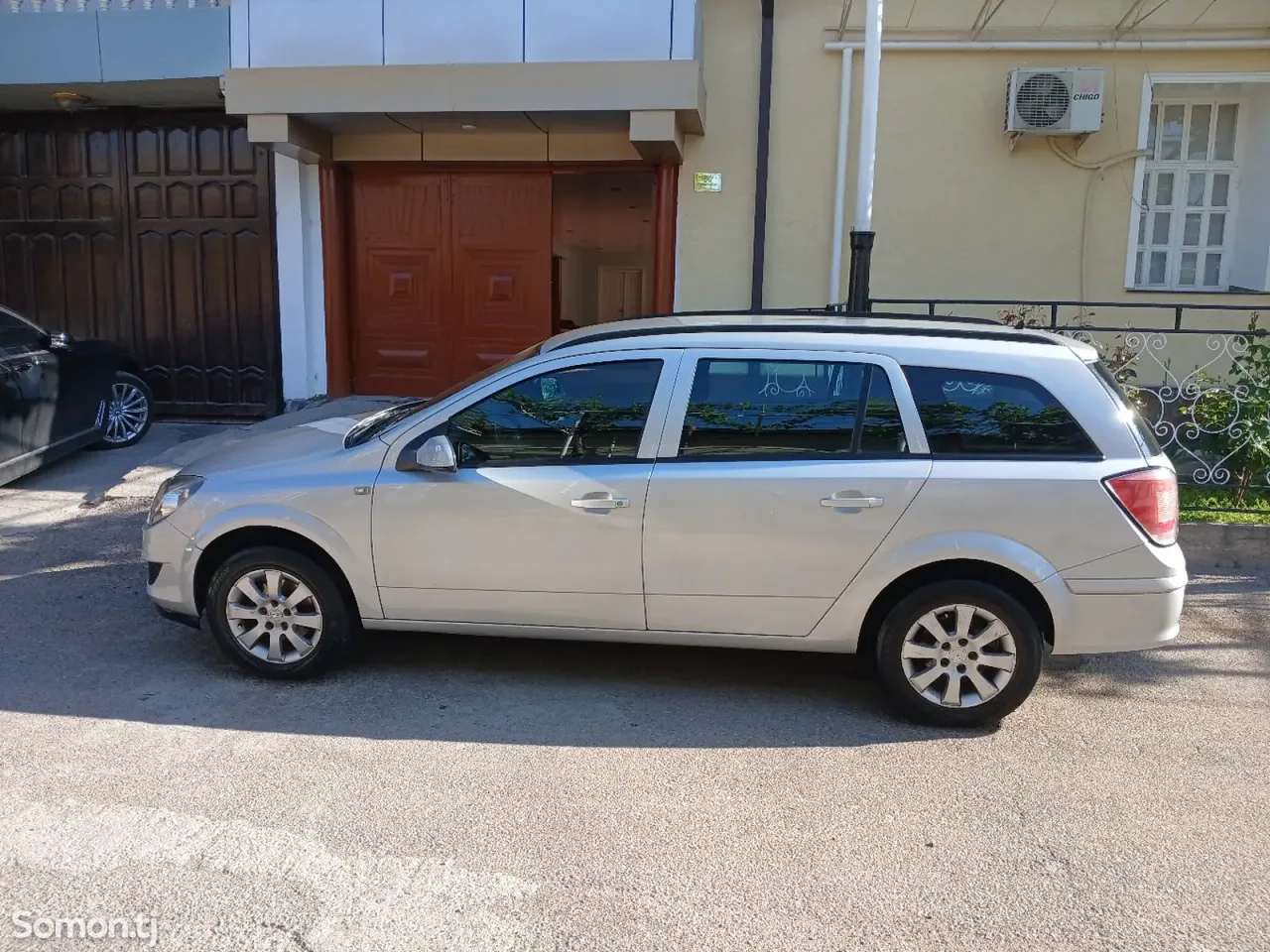 Opel Astra H 2009 · 1.6 MT