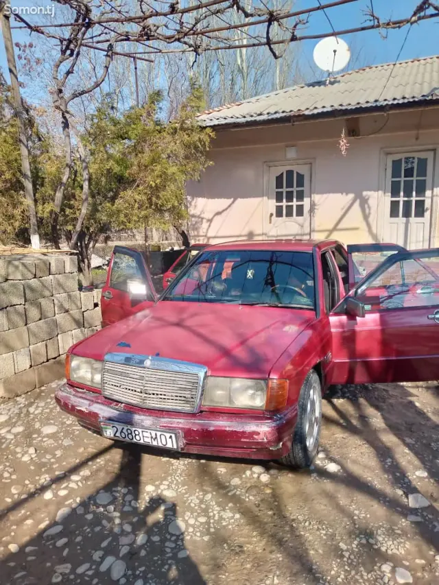 Mercedes-Benz W201 1992 · 1.8 MT