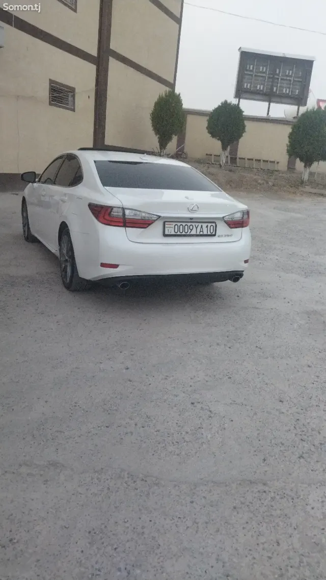Lexus ES series 2015 · 3.5 AT
