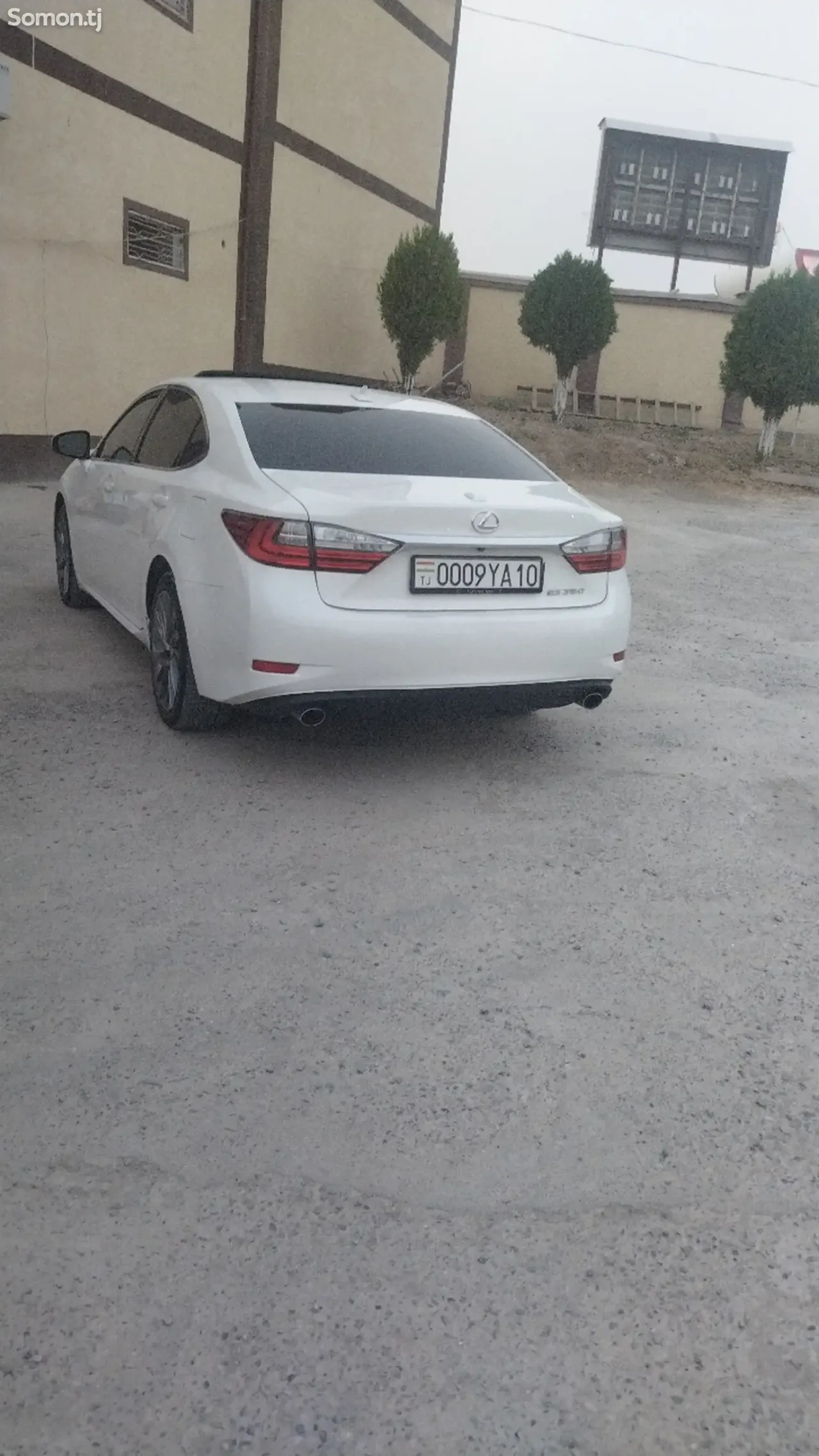 Lexus ES series 2015 · 3.5 AT