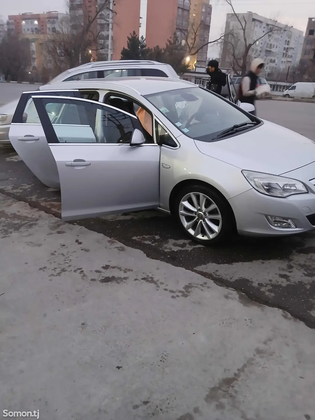Opel Astra J 2011 · 1.7 MT