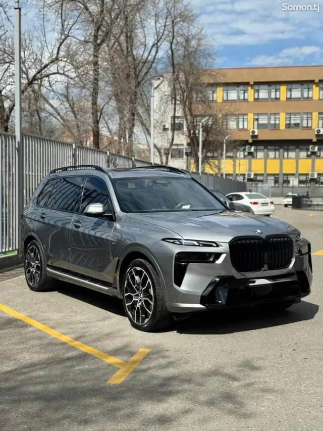 BMW X7 2023 · 4.0 CVT