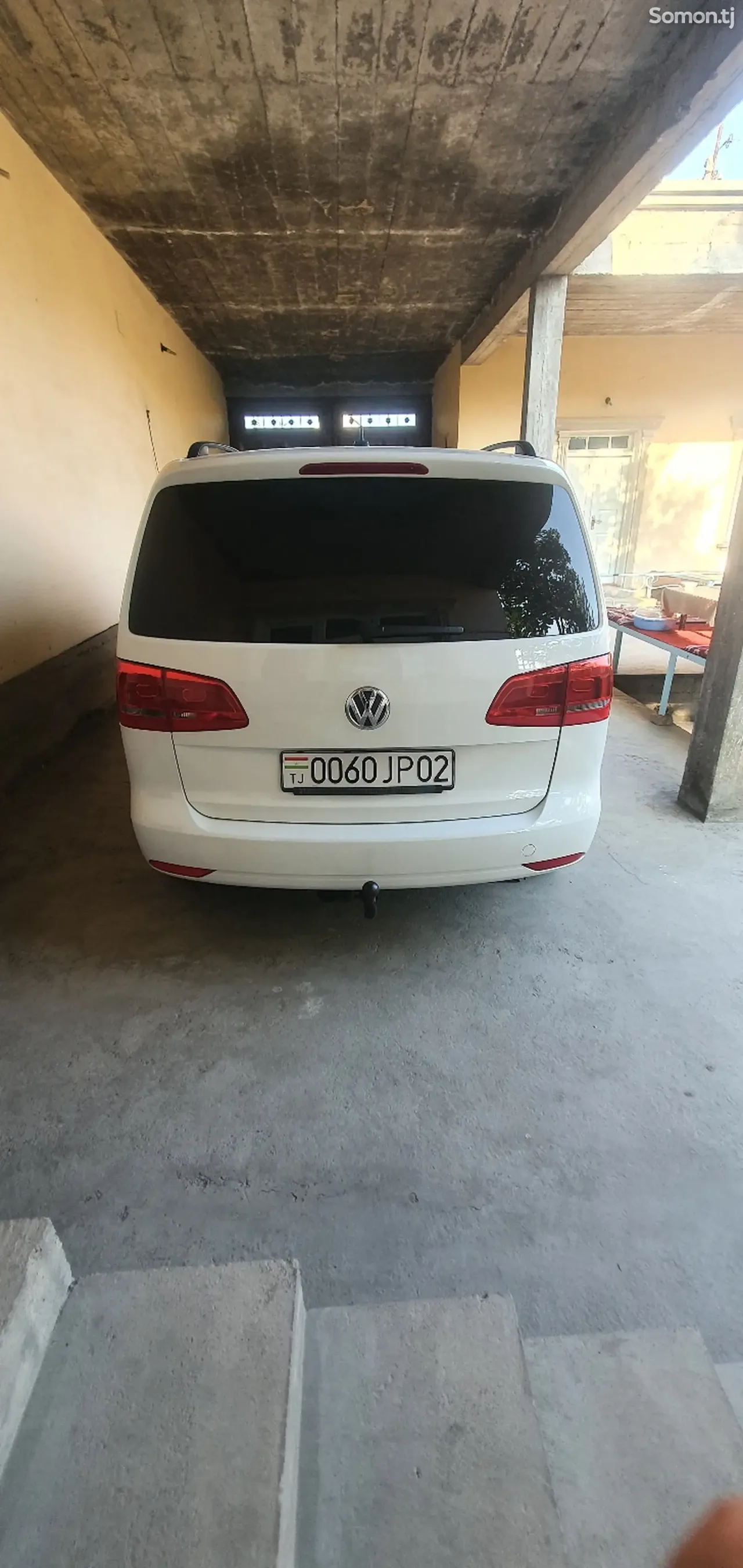 Volkswagen Touran 2011 · 1.4 MT