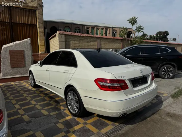 Mercedes-Benz E class 2012 · 3.0 AT
