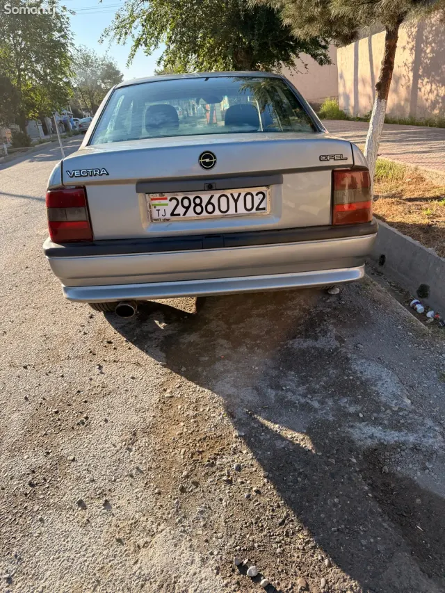 Opel Vectra A 1991 · 1.6 MT