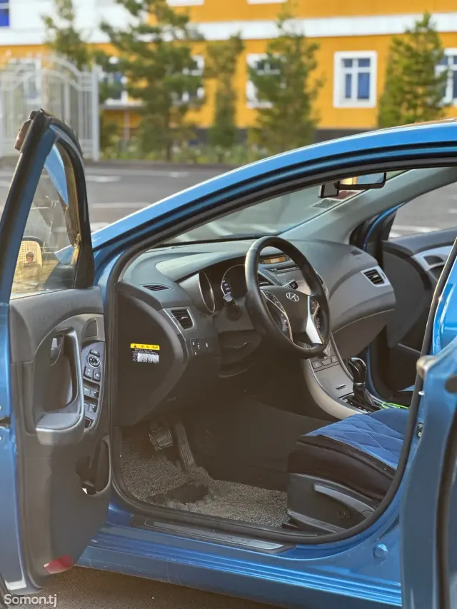 Hyundai Avante 2014 · 1.6 AT