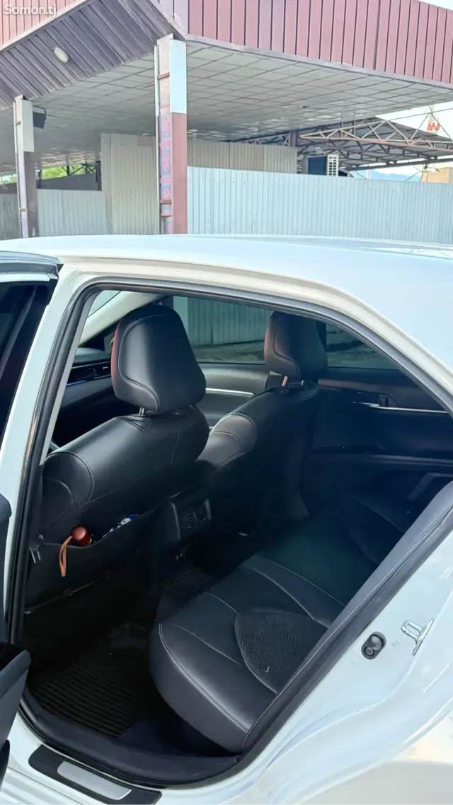 Toyota Camry 2018 · 2.5 AT