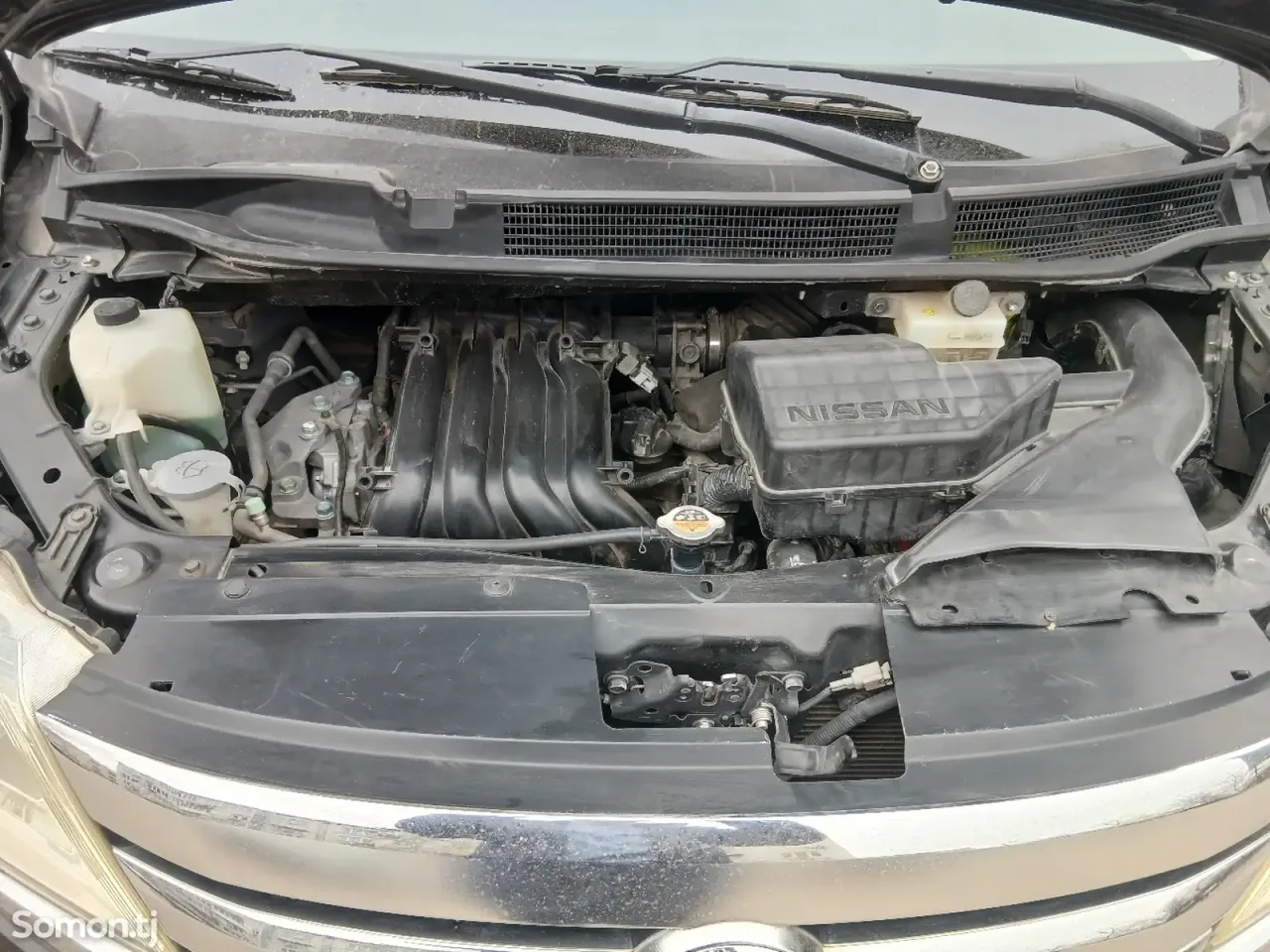 Nissan Serena 2014 · AT
