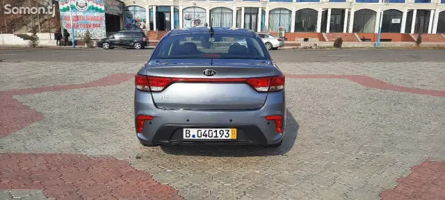 Kia Rio 2017 · 1.6 MT