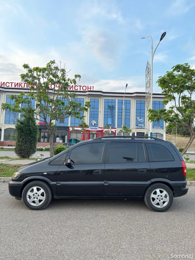Opel Zafira 2000 · 1.8 MT