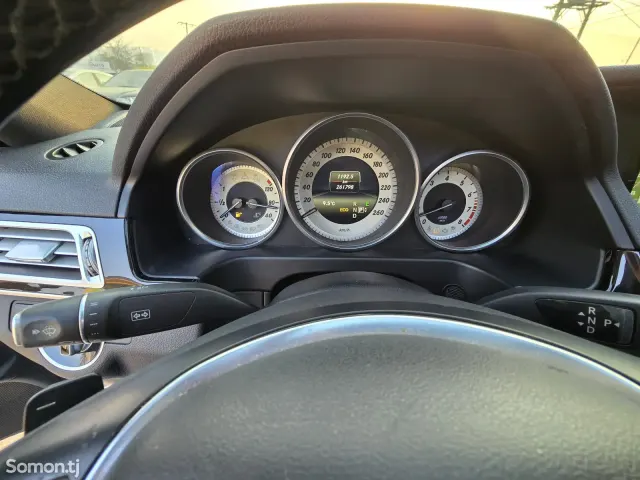 Mercedes-Benz E class 2015 · 2.5 AT