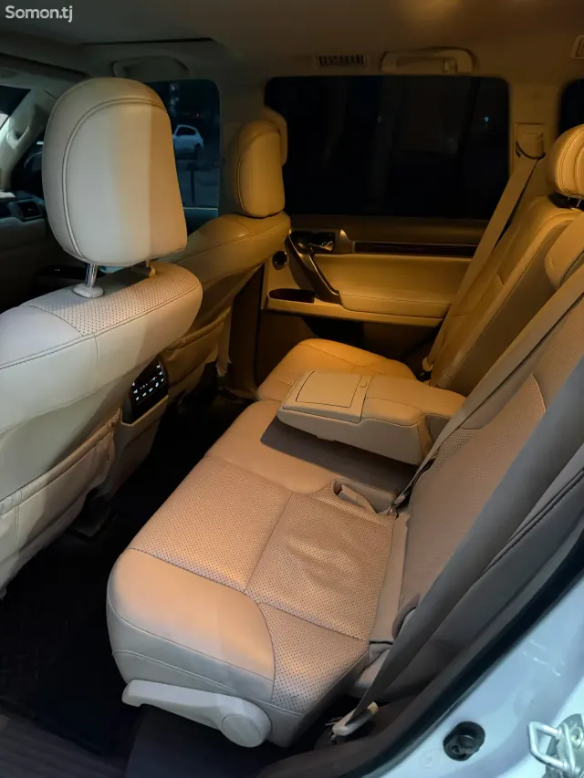 Lexus GX series 2016 · 4.6 AT