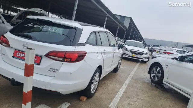 Opel Astra K 2016 · 1.1 MT