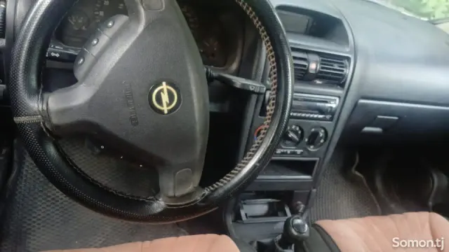 Opel Astra G 2000 · 1.6 MT