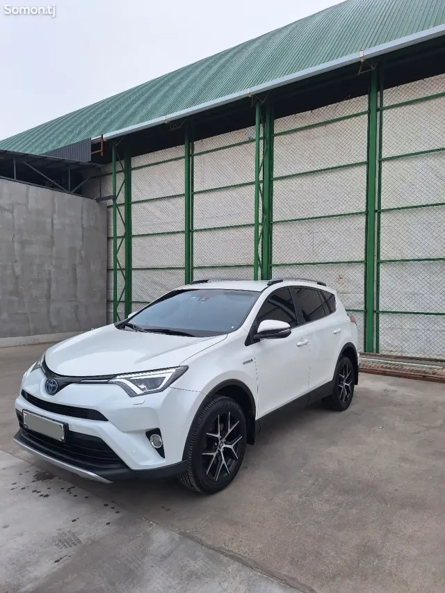 Toyota RAV 4 2018 · 2.5 AT
