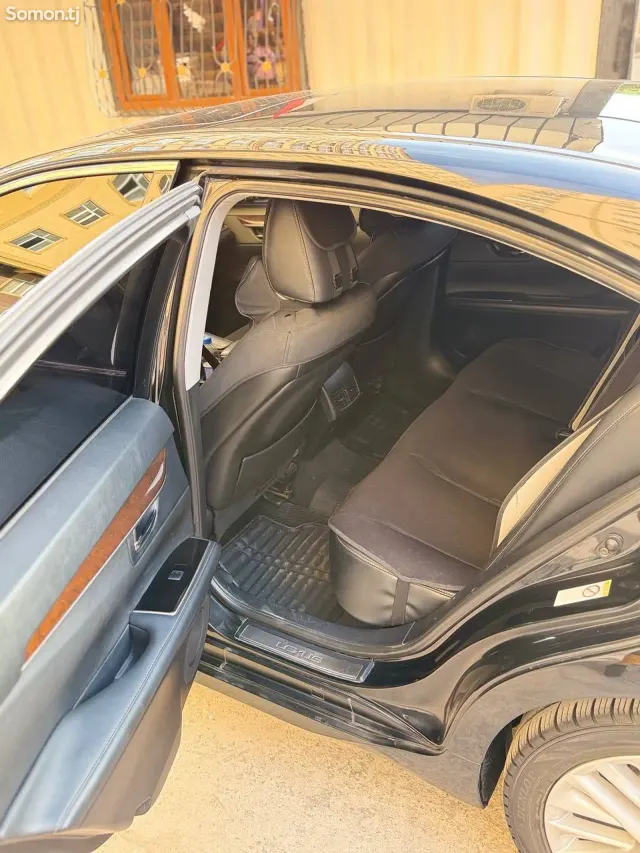 Lexus ES series 2016 · 3.5 AT
