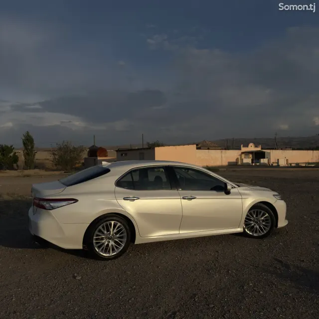 Toyota Camry 2019 · 3.5 AT